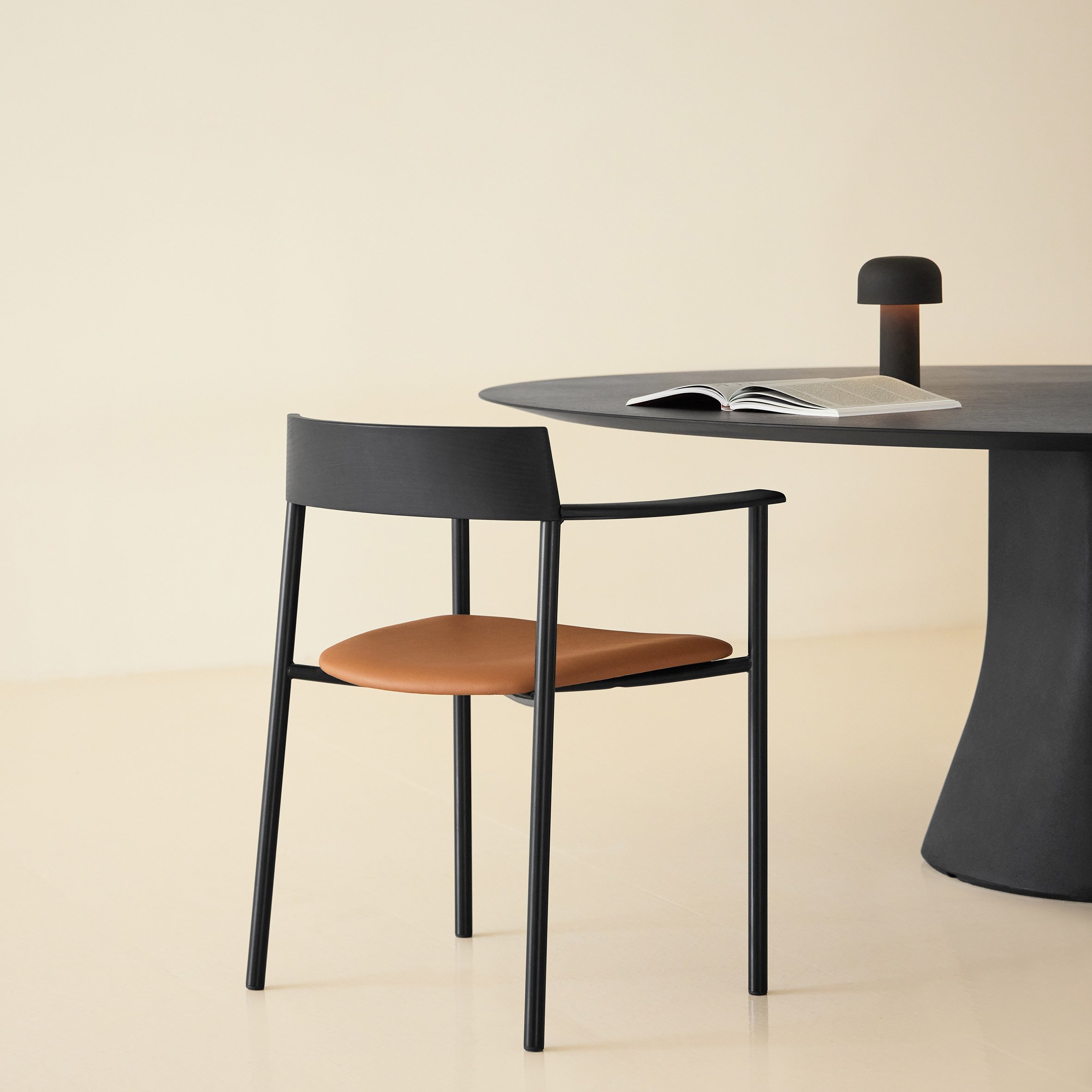perxa-chair-viccarbe-dezeen-showroom_dezeen_2364_col_1